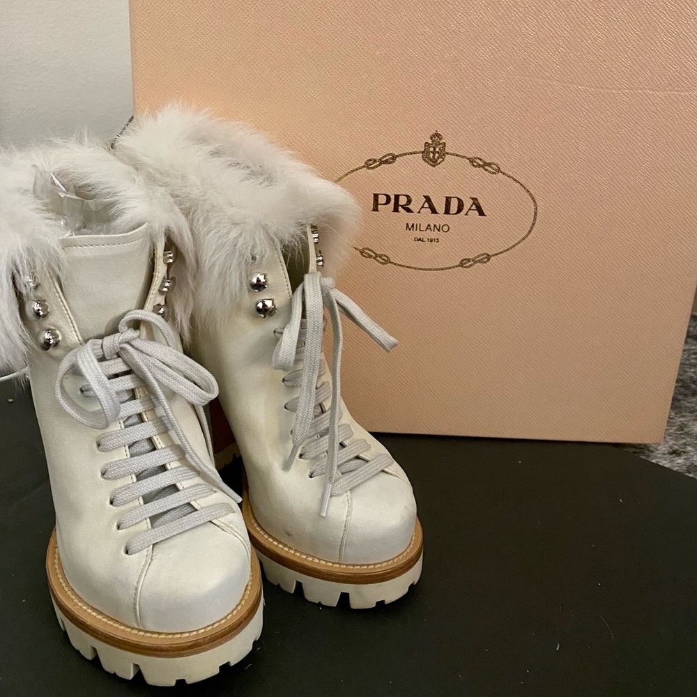 SOLD PRADA ANKLE BOOTS WHITE CREAM FUR SIZE35 (EU36)
